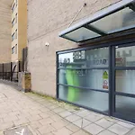 Blueground Limehouse Balcony Nr Tube Lon-227